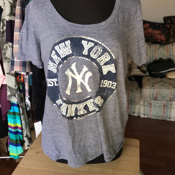 Genuine Merchandise Tops - NWOT Woman’s NY Yankees T-Shirt Genuine Merchandise Tops - NWOT Woman’s NY Yankees T-Shirt